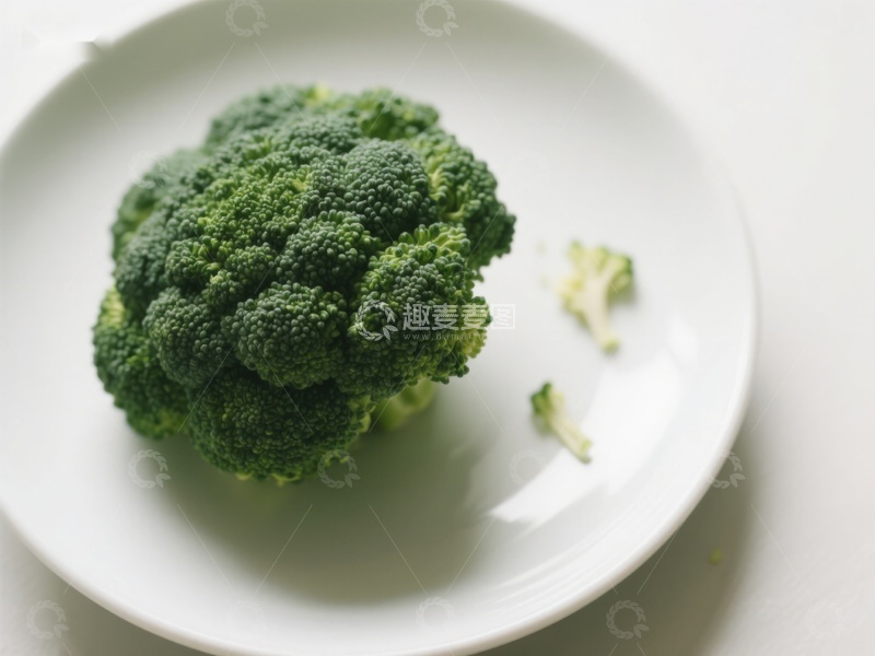 高清大图下载【趣麦麦图】新鲜西兰花置于白色盘中