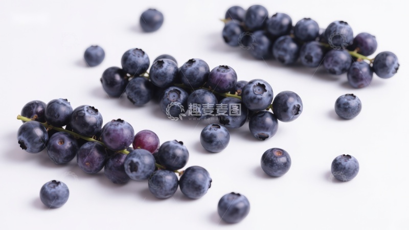 高清大图下载【趣麦麦图】新鲜蓝莓散落白色背景