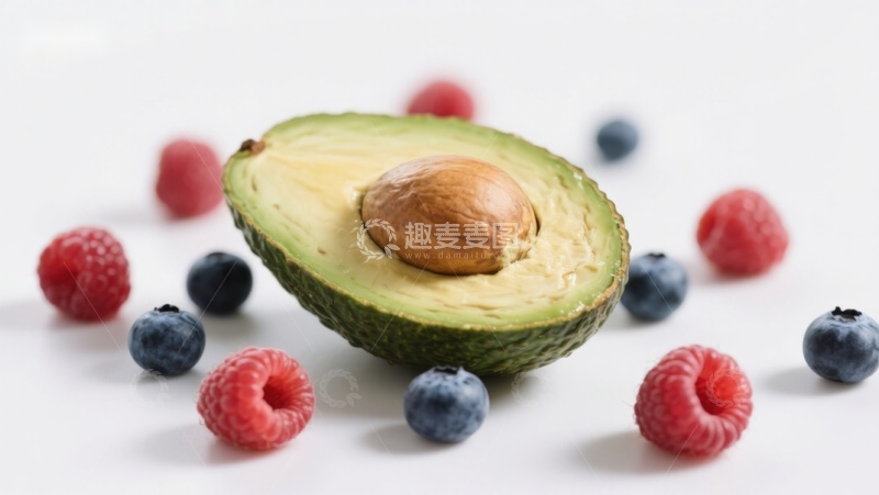 高清大图下载【趣麦麦图】新鲜牛油果与浆果的组合