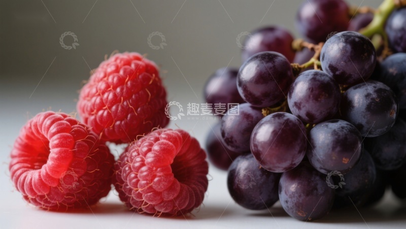 高清大图下载【趣麦麦图】新鲜覆盆子与葡萄的静物组合