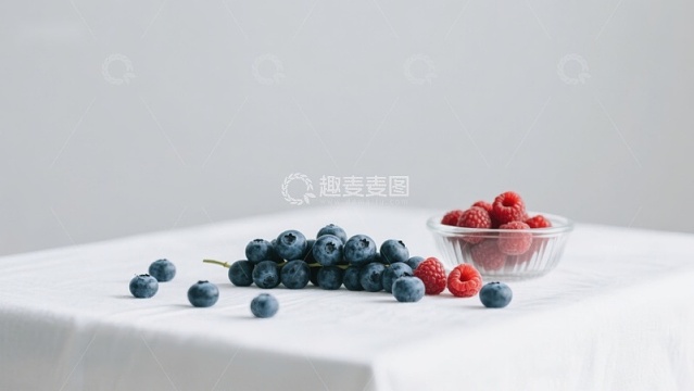 蓝莓与覆盆子的清新组合