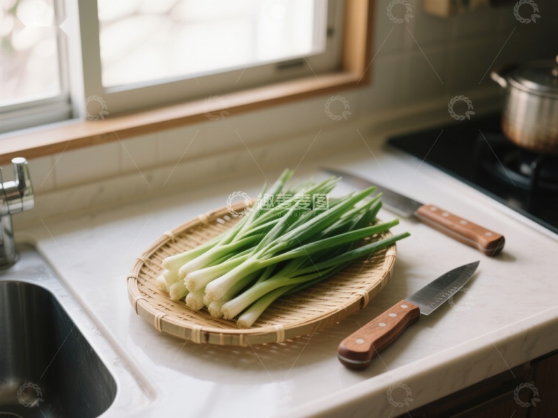 高清大图下载【趣麦麦图】厨房窗边的新鲜葱