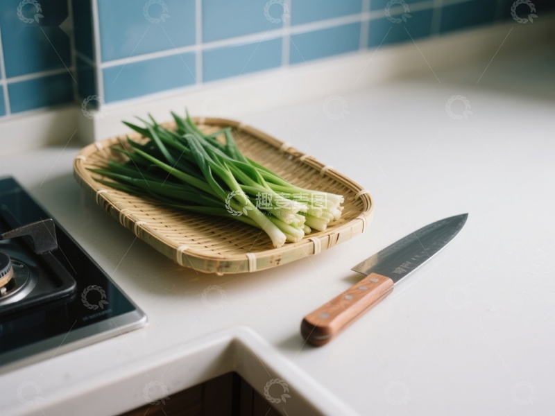 高清大图下载【趣麦麦图】厨房台面上的葱和刀具