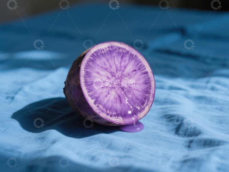 高清大图下载【趣麦麦图】切开的紫色蔬菜，汁液滴落