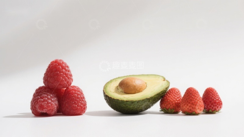 高清大图下载【趣麦麦图】新鲜水果组合：草莓、覆盆子与牛油果