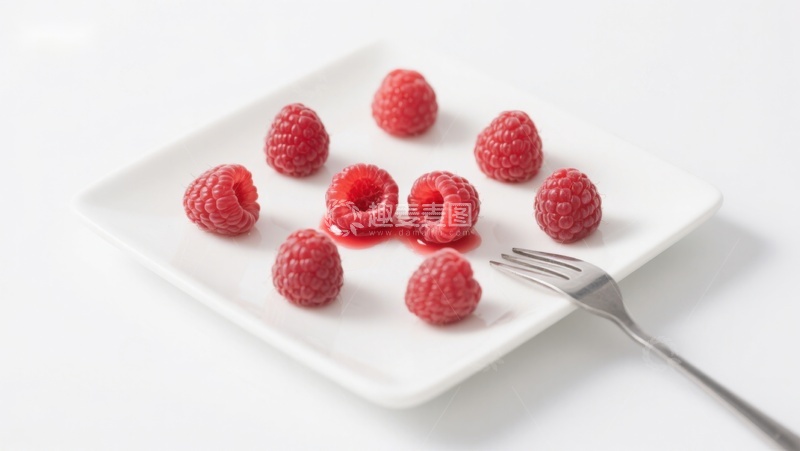 高清大图下载【趣麦麦图】白盘上的新鲜覆盆子