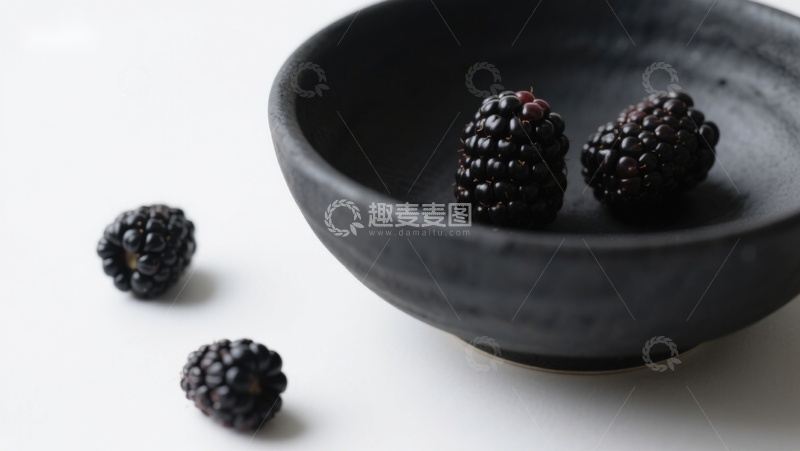 高清大图下载【趣麦麦图】黑碗中的黑莓