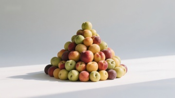 色彩斑斓的水果金字塔