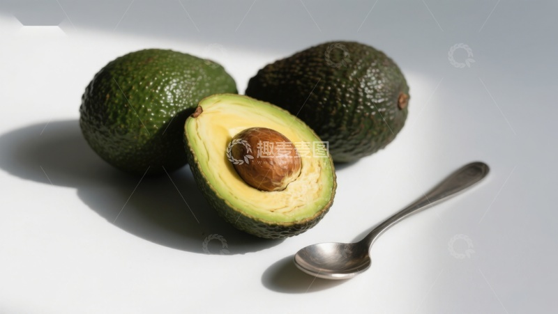 高清大图下载【趣麦麦图】新鲜牛油果与金属勺子