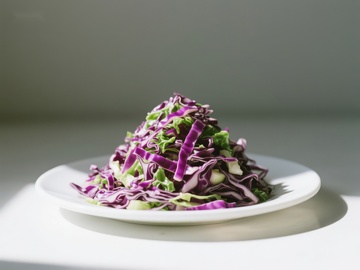 紫甘蓝与绿叶沙拉