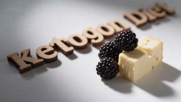 生酮饮食：黑莓与奶酪的健康选择