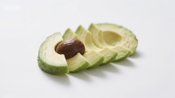 新鲜切片的牛油果