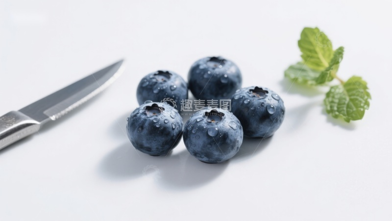 高清大图下载【趣麦麦图】新鲜蓝莓与薄荷叶静物图