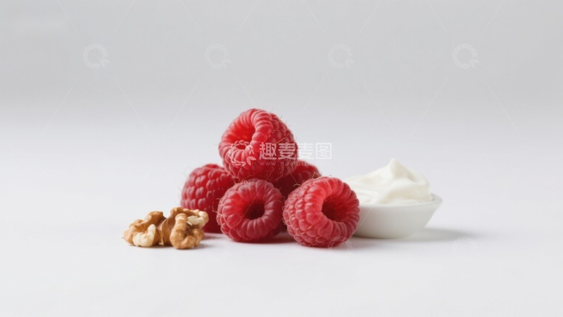 高清大图下载【趣麦麦图】新鲜覆盆子配核桃与酸奶