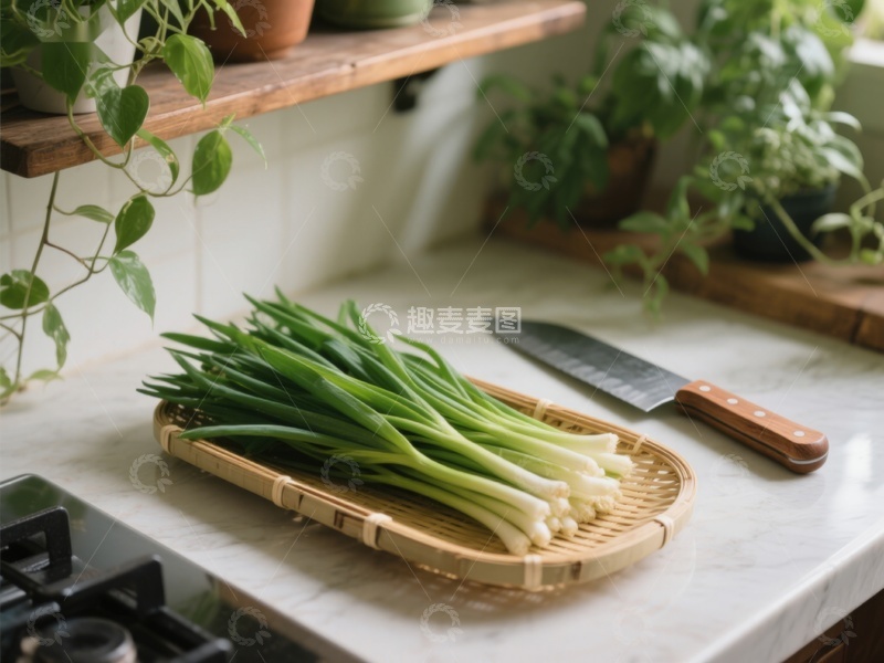 高清大图下载【趣麦麦图】厨房台面上的葱与刀具