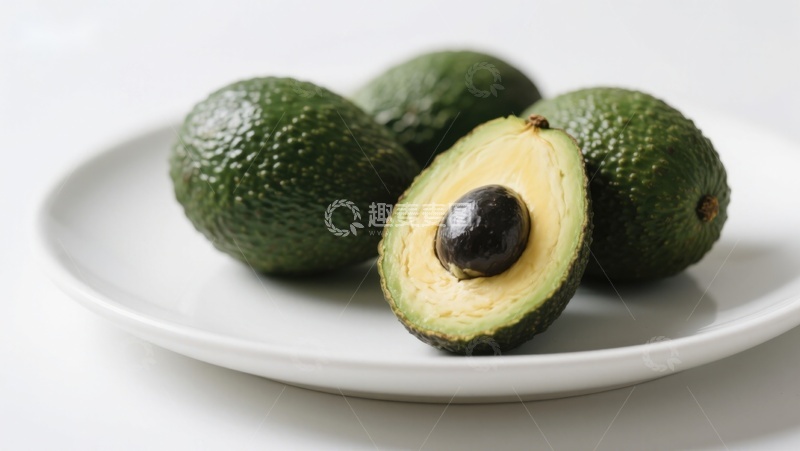 高清大图下载【趣麦麦图】新鲜牛油果切半展示