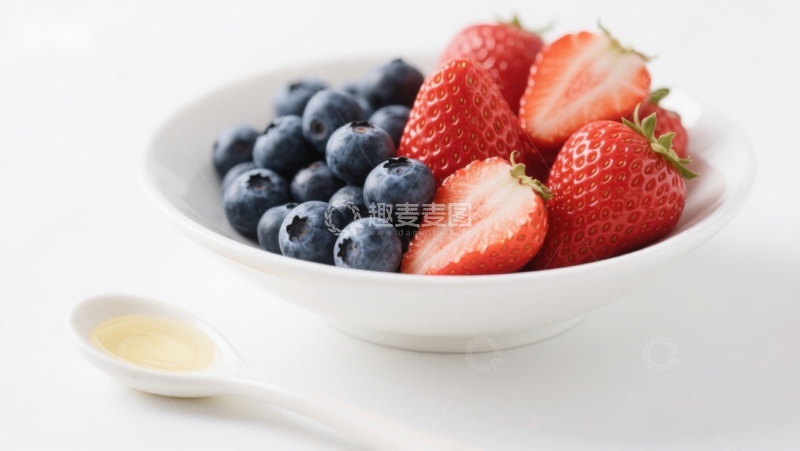 高清大图下载【趣麦麦图】新鲜蓝莓与草莓的健康早餐