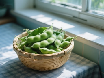 窗边篮子里的鲜嫩豆荚