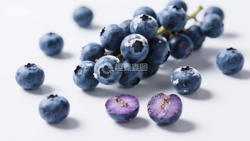 高清大图下载【趣麦麦图】新鲜蓝莓特写，展示其多汁与色泽