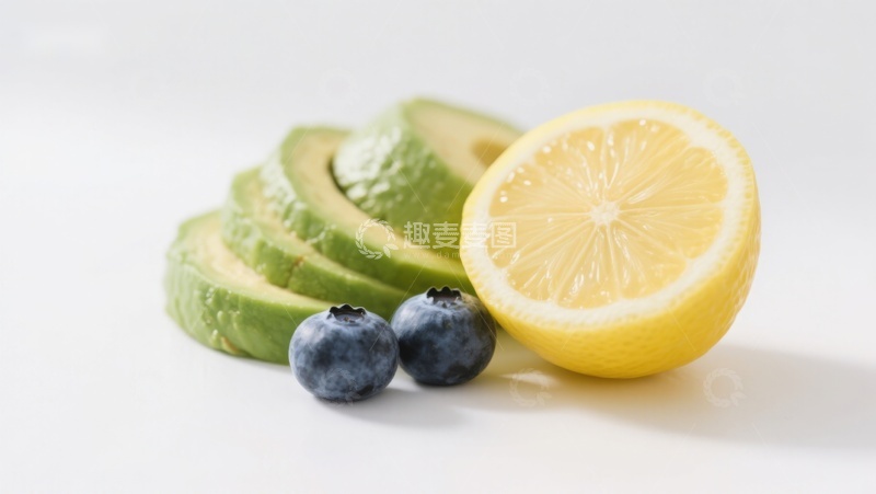 高清大图下载【趣麦麦图】新鲜柠檬、鳄梨与蓝莓的组合