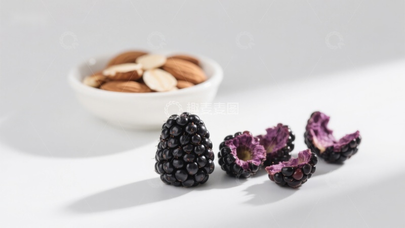 高清大图下载【趣麦麦图】黑莓与杏仁的静物组合