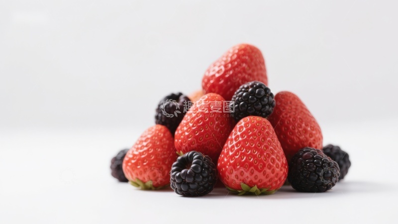 高清大图下载【趣麦麦图】新鲜草莓与黑莓堆叠