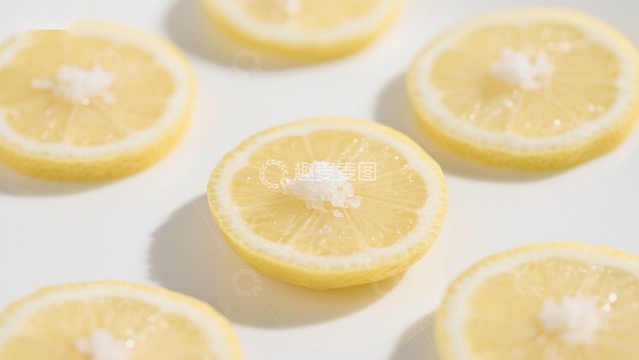 柠檬切片上的糖霜特写