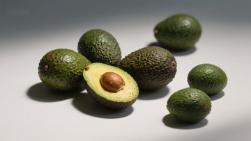 新鲜牛油果展示