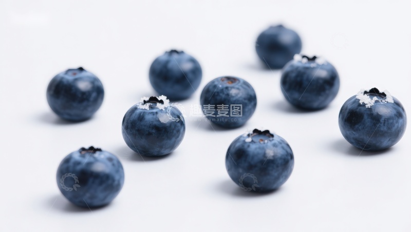 高清大图下载【趣麦麦图】新鲜蓝莓散落白色背景