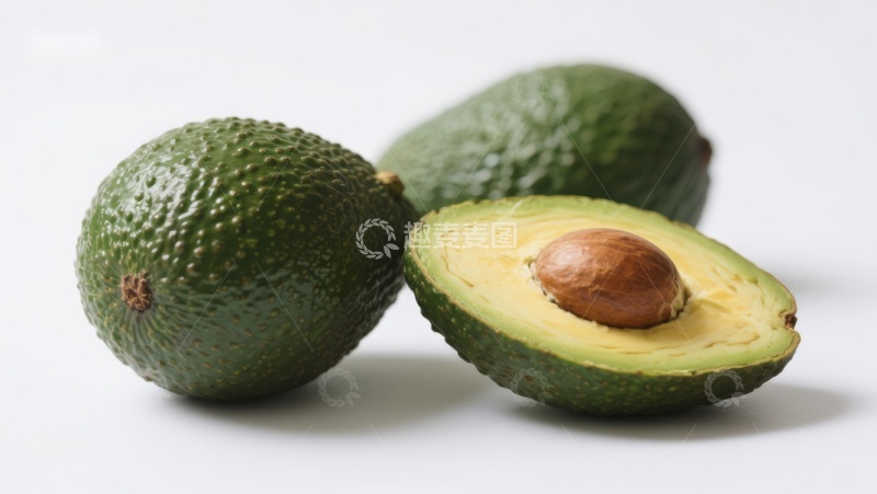 高清大图下载【趣麦麦图】新鲜牛油果，一半切开展示果核