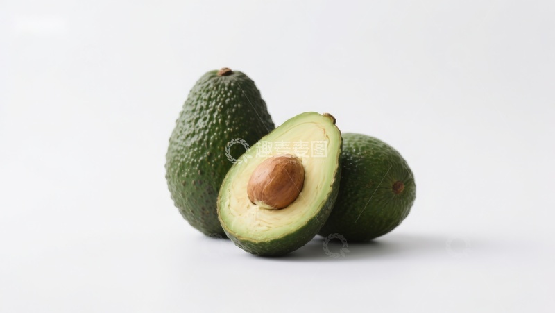 高清大图下载【趣麦麦图】新鲜牛油果，一半切开展示果核