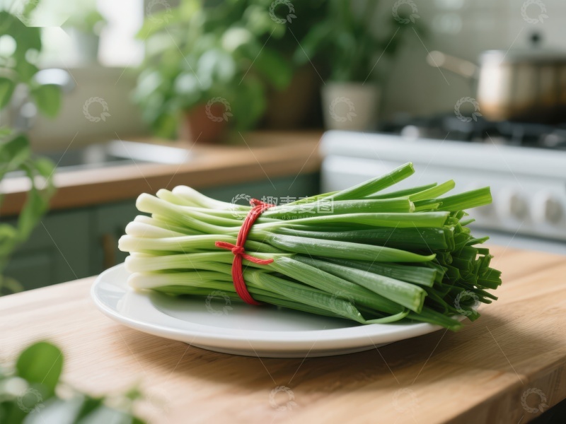 高清大图下载【趣麦麦图】新鲜葱束置于厨房案板上