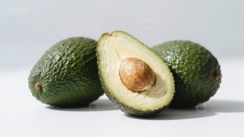 高清大图下载【趣麦麦图】新鲜牛油果切半展示