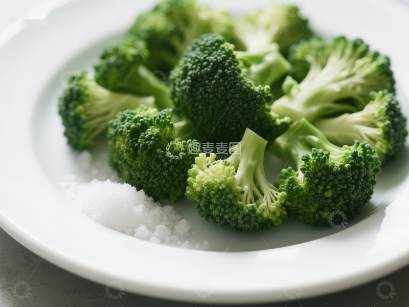 高清大图下载【趣麦麦图】新鲜西兰花与粗盐的组合