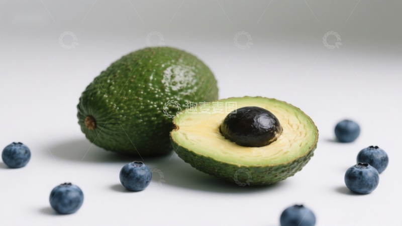 高清大图下载【趣麦麦图】新鲜牛油果与蓝莓的静物组合
