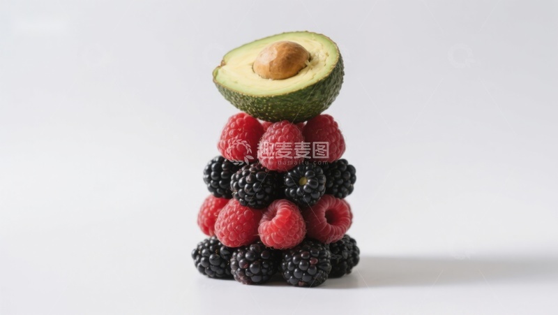 高清大图下载【趣麦麦图】新鲜水果塔：浆果与牛油果的组合