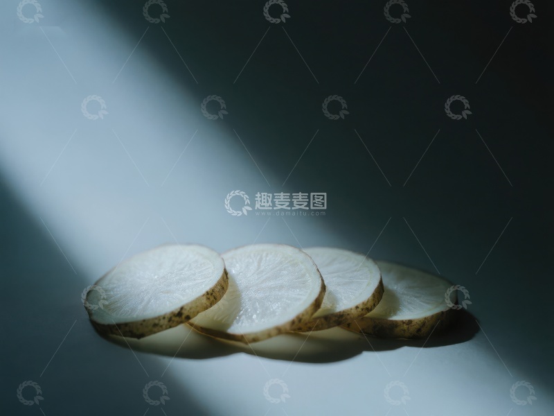高清大图下载【趣麦麦图】切片山药在光影下的静谧展示