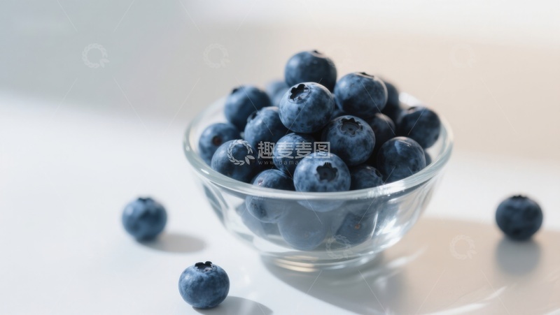 高清大图下载【趣麦麦图】玻璃碗中的新鲜蓝莓