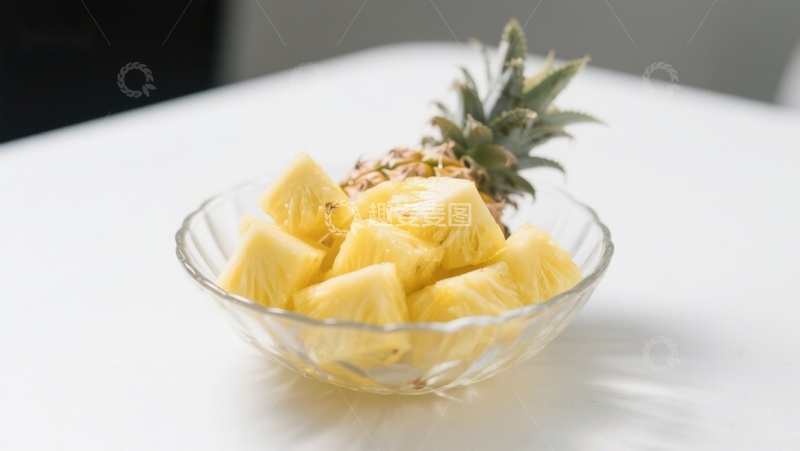 高清大图下载【趣麦麦图】新鲜菠萝切块置于透明碗中