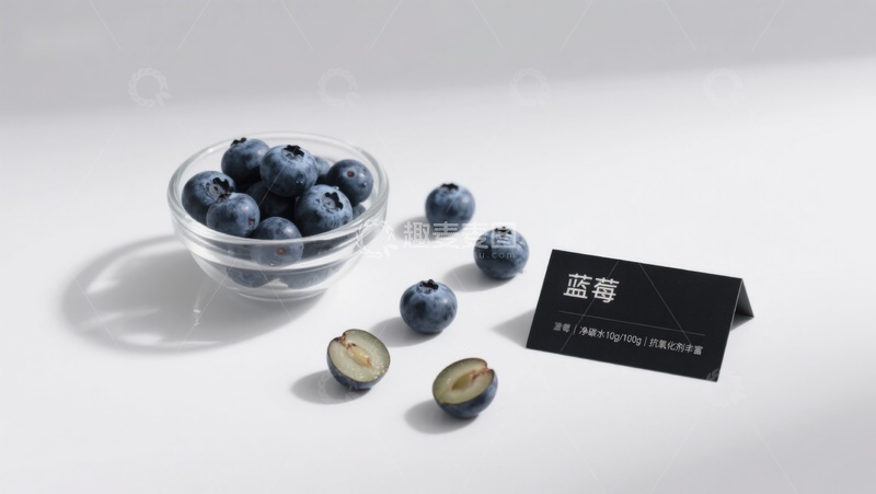 高清大图下载【趣麦麦图】-蓝莓展示：碗中与散落的果实