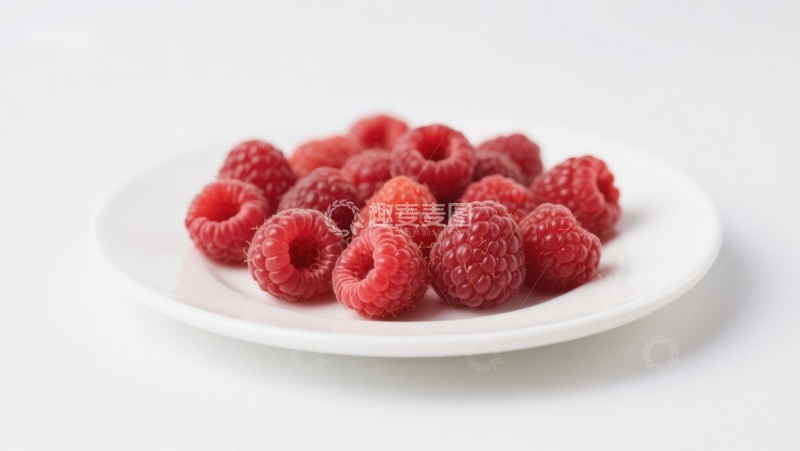 高清大图下载【趣麦麦图】新鲜覆盆子置于白色盘中