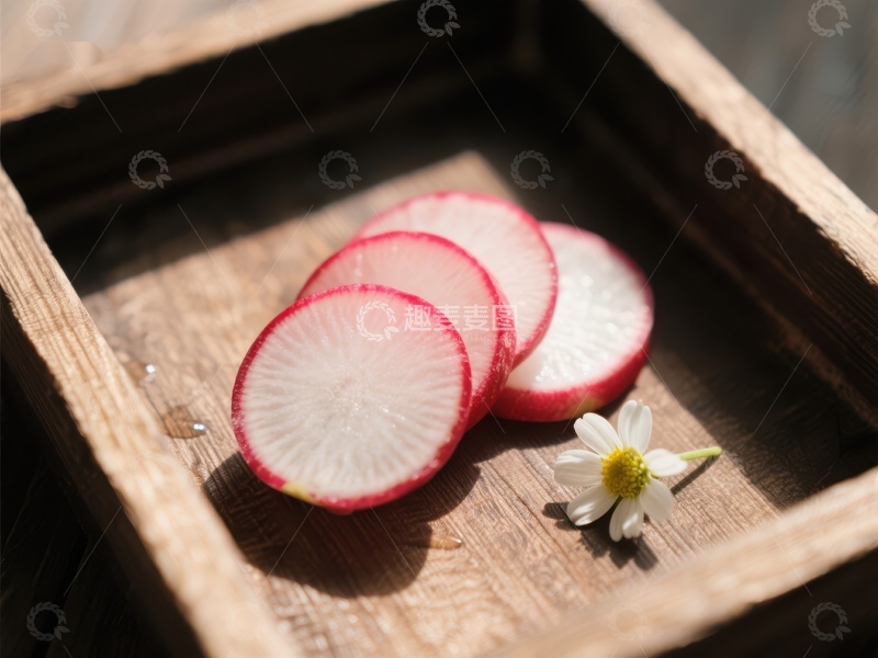 高清大图下载【趣麦麦图】切片萝卜与雏菊置于木盒
