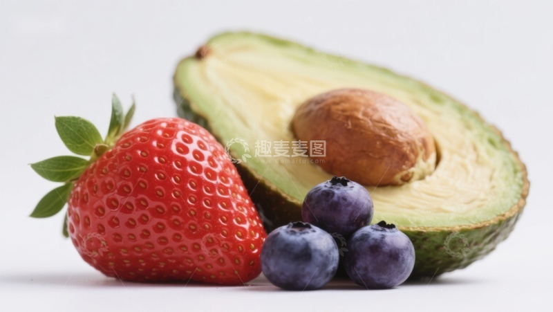 高清大图下载【趣麦麦图】新鲜草莓、蓝莓与牛油果的组合