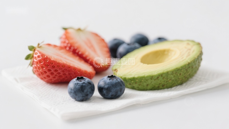 高清大图下载【趣麦麦图】新鲜水果组合：草莓、蓝莓与牛油果