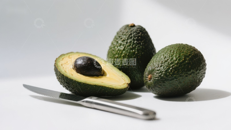 高清大图下载【趣麦麦图】新鲜牛油果与刀具