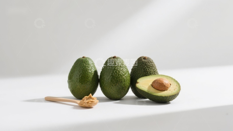 高清大图下载【趣麦麦图】新鲜牛油果与果肉勺子
