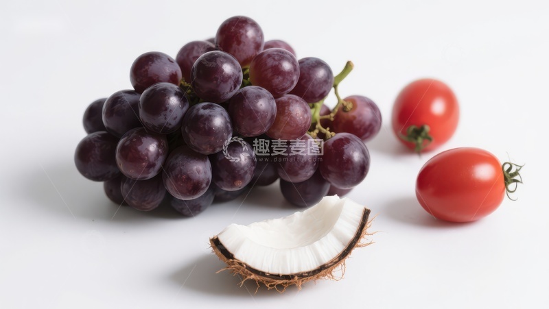 高清大图下载【趣麦麦图】葡萄、樱桃番茄与椰子片的静物组合