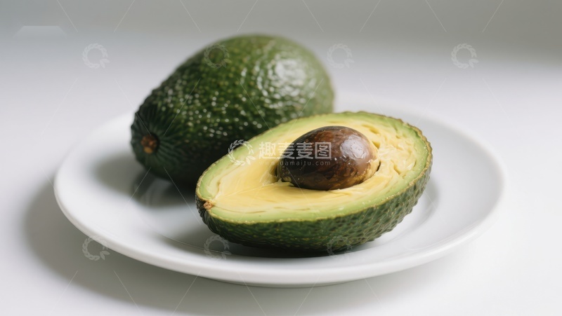 高清大图下载【趣麦麦图】新鲜牛油果切半展示