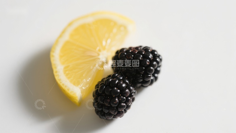 高清大图下载【趣麦麦图】柠檬片与黑莓的清新组合