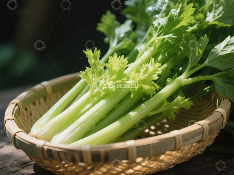 高清大图下载【趣麦麦图】新鲜芹菜置于竹篮中